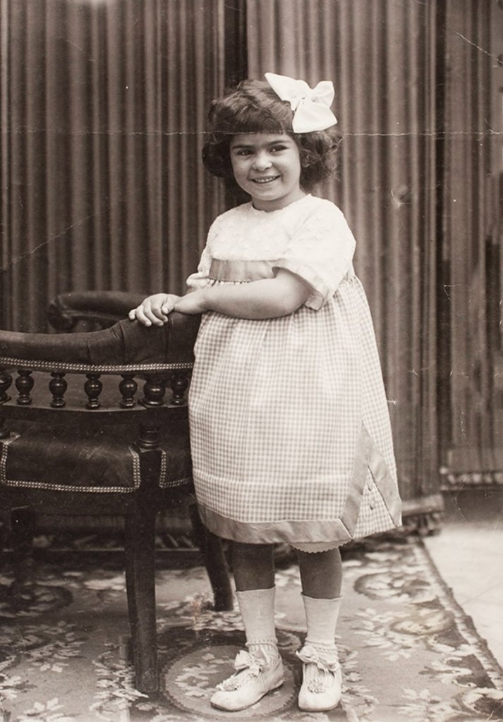 Коко Шанель в детстве.jpg